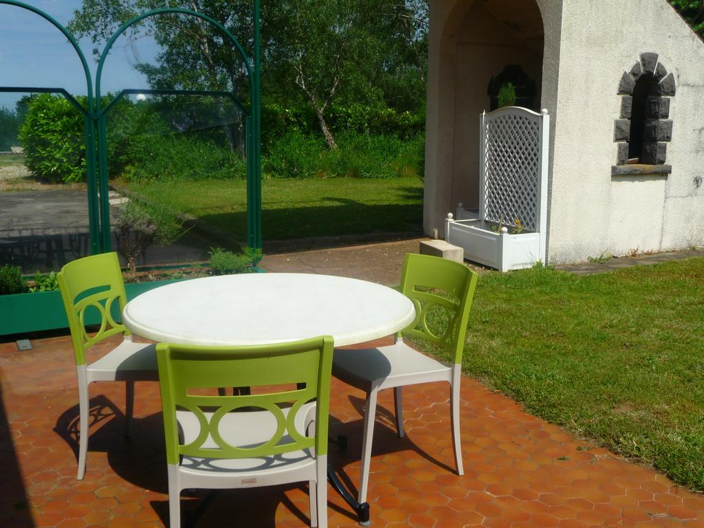 Logis La Rose Des Vents Otel Volvic Dış mekan fotoğraf