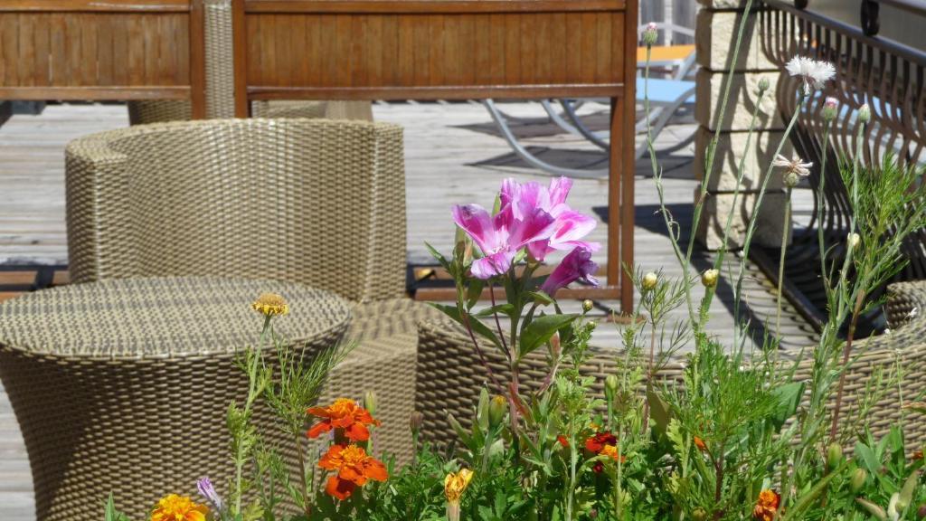 Logis La Rose Des Vents Otel Volvic Oda fotoğraf