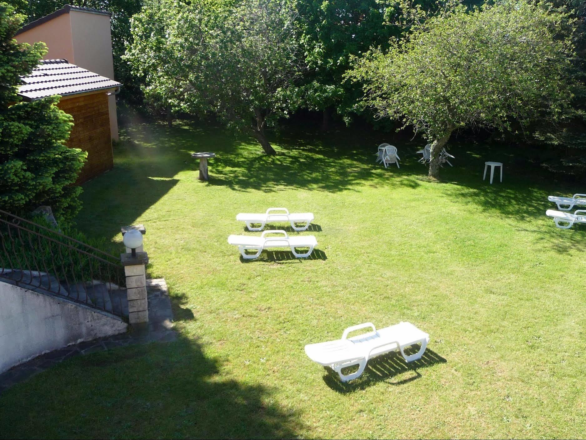 Logis La Rose Des Vents Otel Volvic Dış mekan fotoğraf