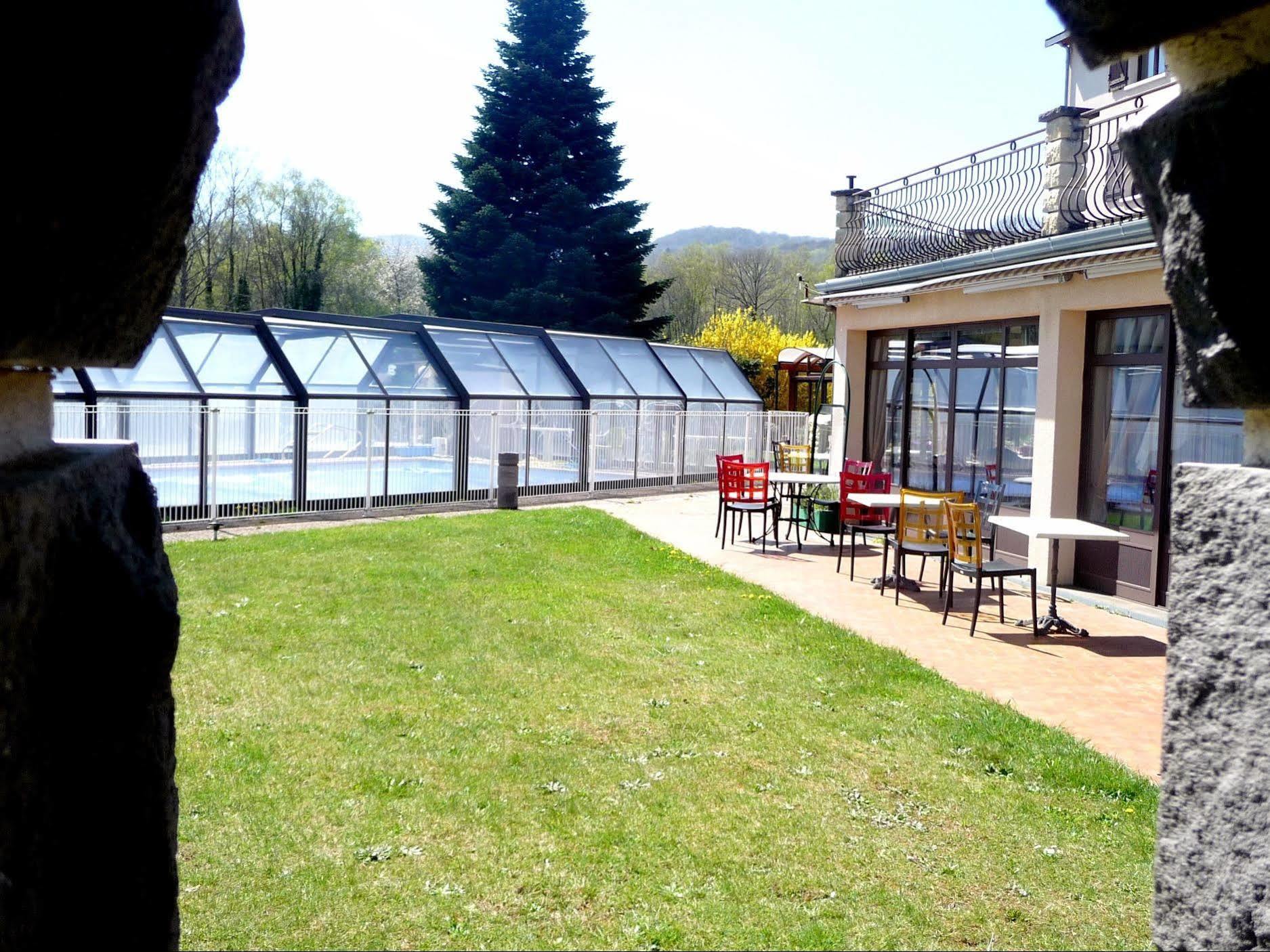 Logis La Rose Des Vents Otel Volvic Dış mekan fotoğraf