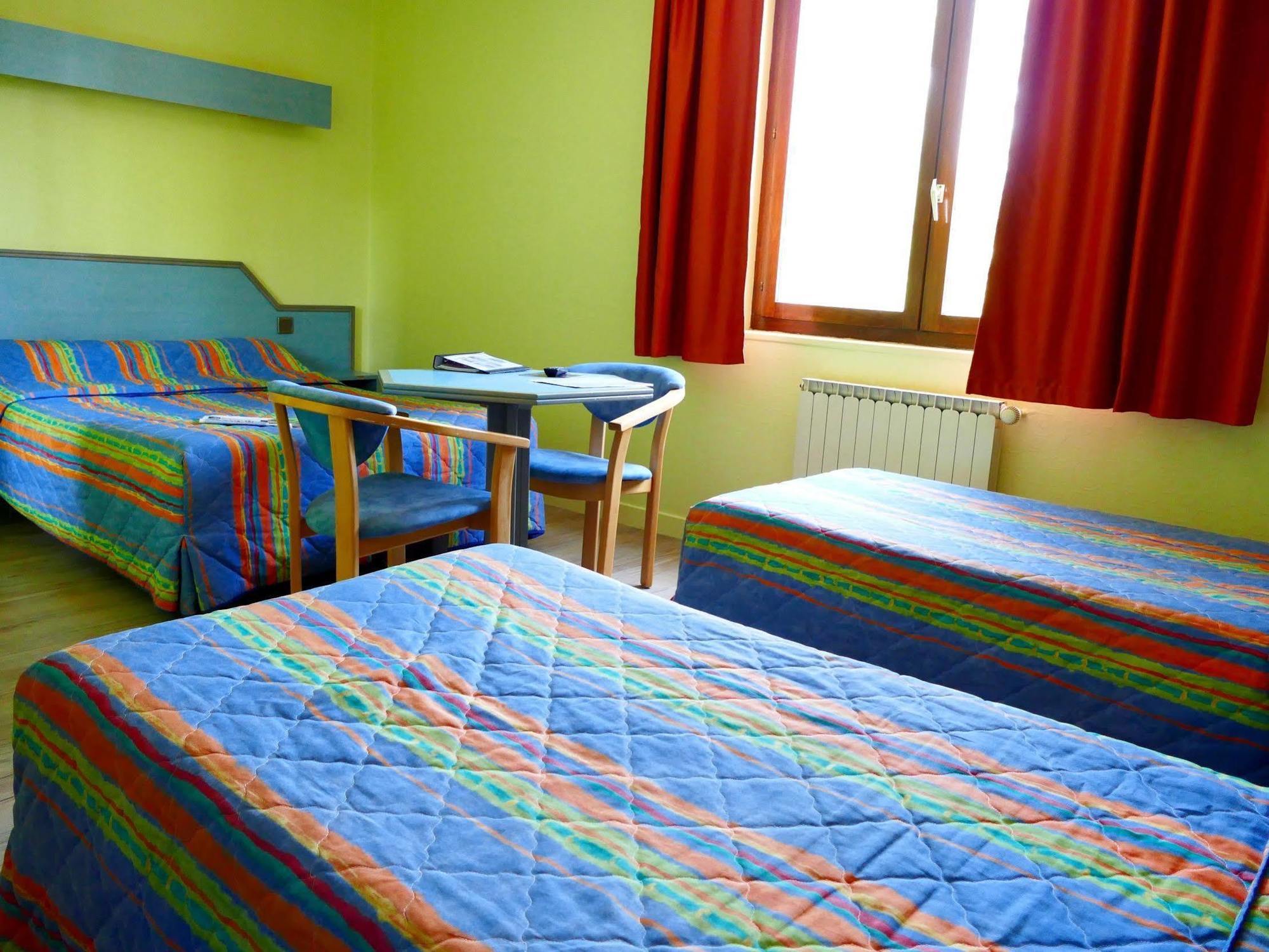 Logis La Rose Des Vents Otel Volvic Dış mekan fotoğraf
