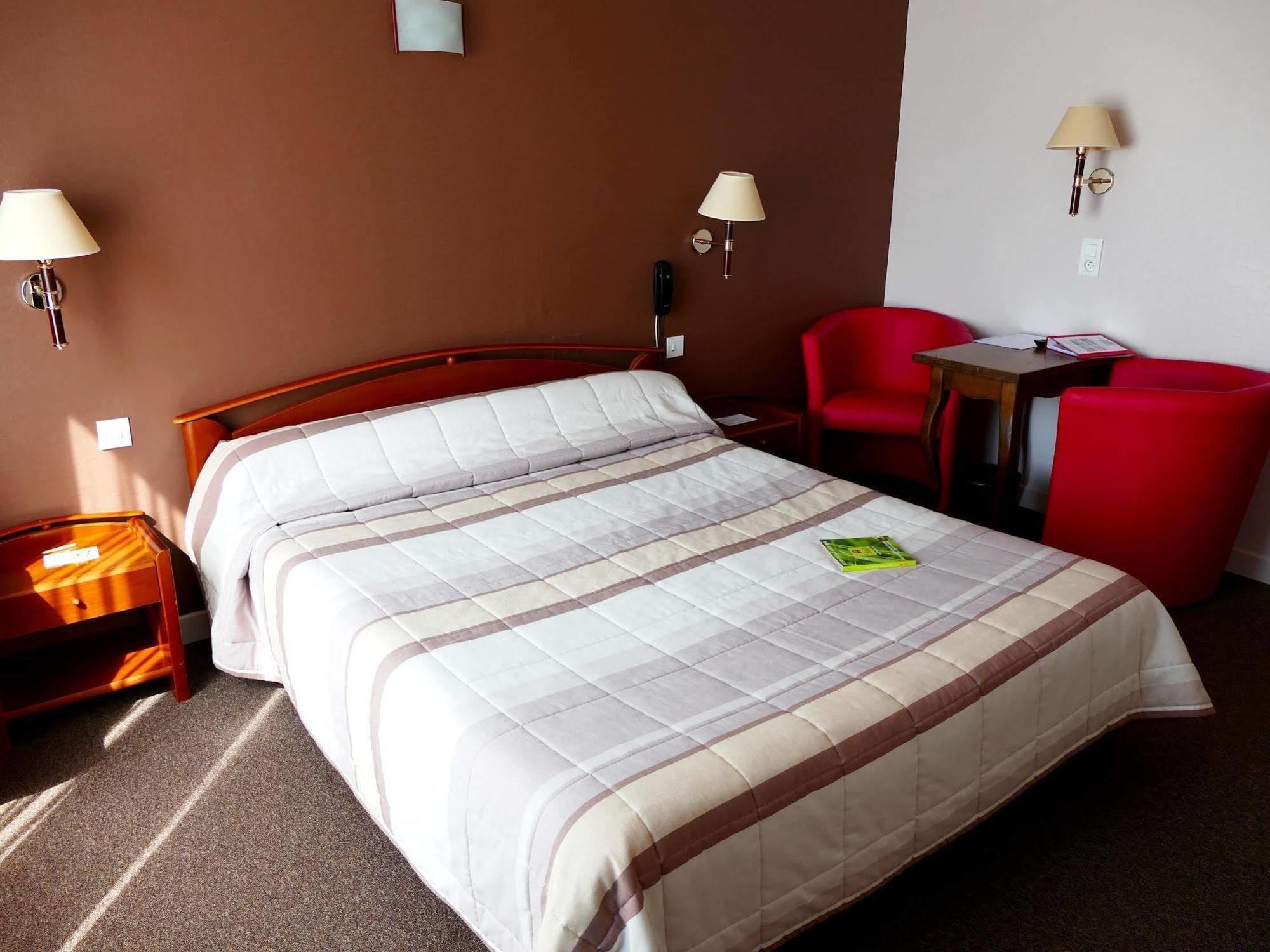 Logis La Rose Des Vents Otel Volvic Dış mekan fotoğraf