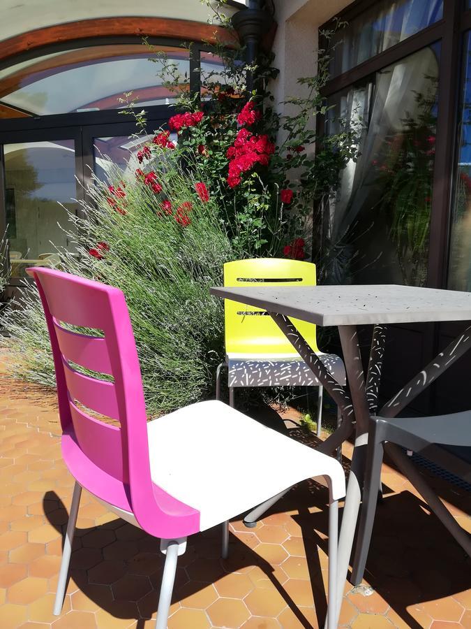 Logis La Rose Des Vents Otel Volvic Dış mekan fotoğraf
