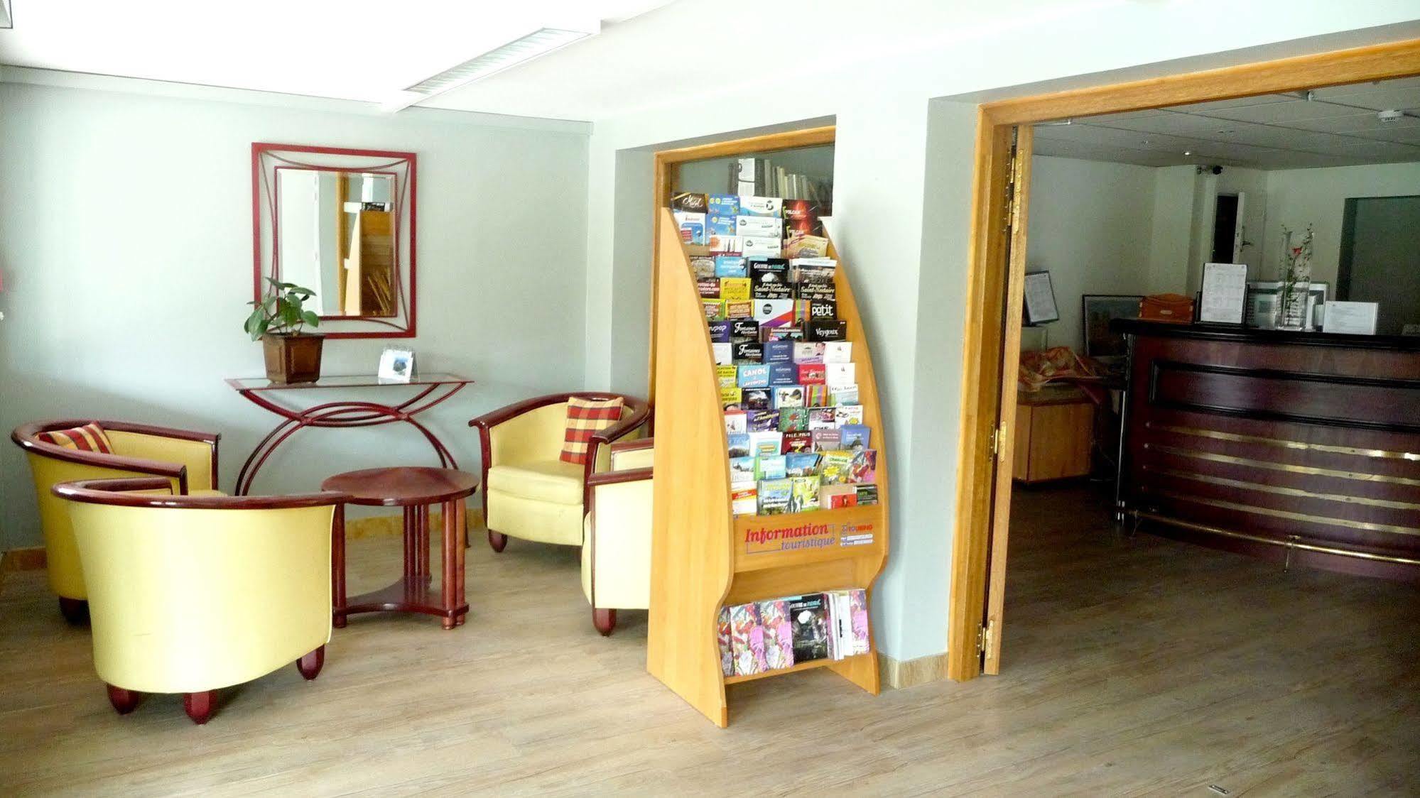 Logis La Rose Des Vents Otel Volvic Dış mekan fotoğraf