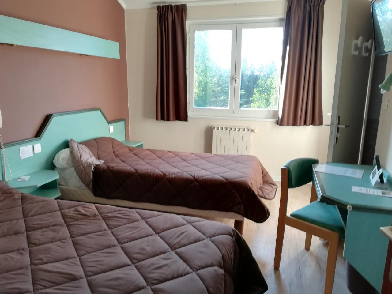Logis La Rose Des Vents Otel Volvic Dış mekan fotoğraf